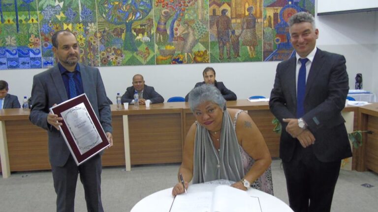 Voluntária do Morhan é homenageada em Piraquara por mais de 30 anos de atuação social